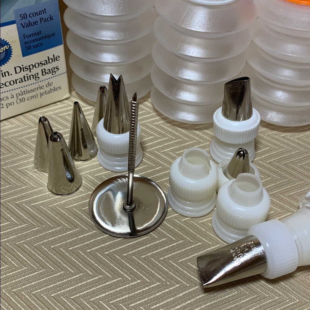 Decorating Kit with Caps and Tips - Picture 4 of 6
